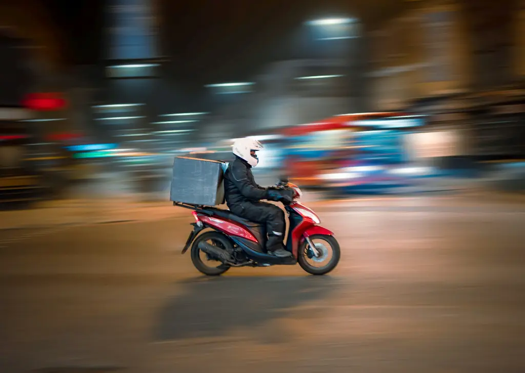 unsplash_clYlmCaQbzY_Delivery .webp